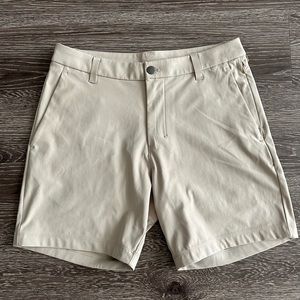 Lululemon Trench/Khaki Men’s Commission Short 9” - Size 30